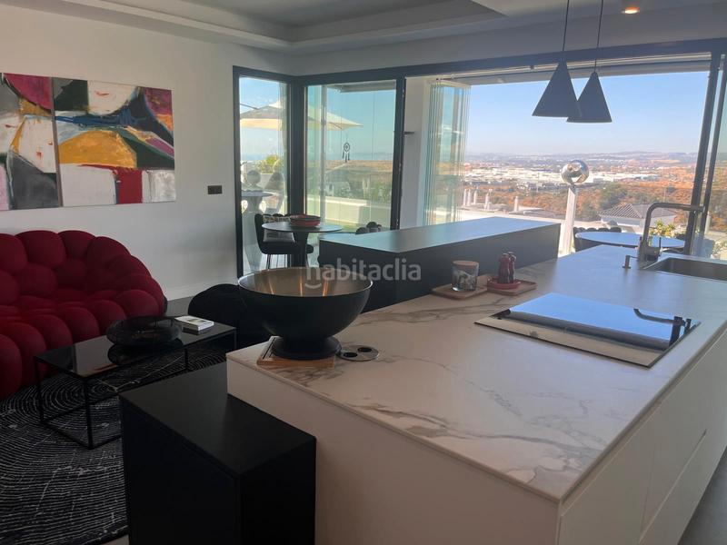 Foto c7df3ed3-17b8-49b7-a6b0-3ee1679d978e. Attico con piscina in Cancelada Estepona