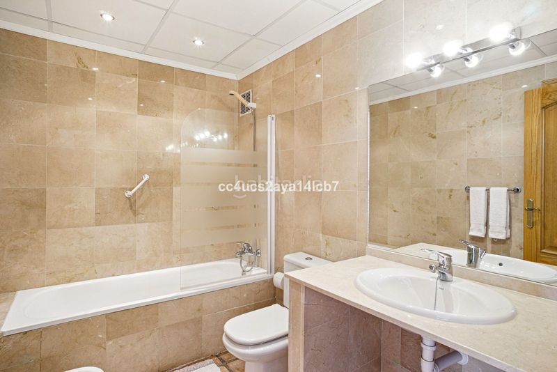 Foto 6011ca61-d297-4da1-9046-04cc43f0e3ff. Casa aparellada a Riviera del Sol Mijas