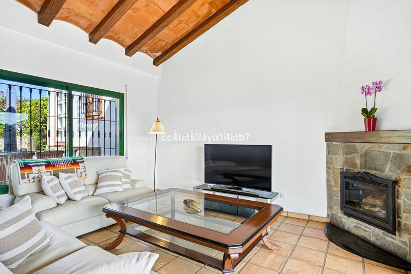 Foto bdf6ea5e-e1c1-46dd-8877-60daa7ae865e. Casa aparellada a Riviera del Sol Mijas