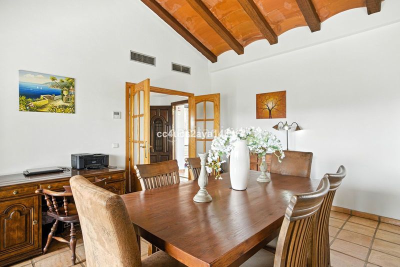 Foto c28ea2cf-f6f1-4305-8599-020e4e59bc90. Casa aparellada a Riviera del Sol Mijas