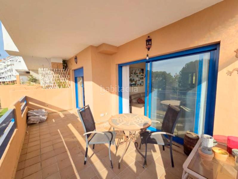 Foto 5e75c6e6-8269-4d97-bfed-69cab8f22c1d. Piccolo appartamento con parcheggio in La Duquesa Manilva