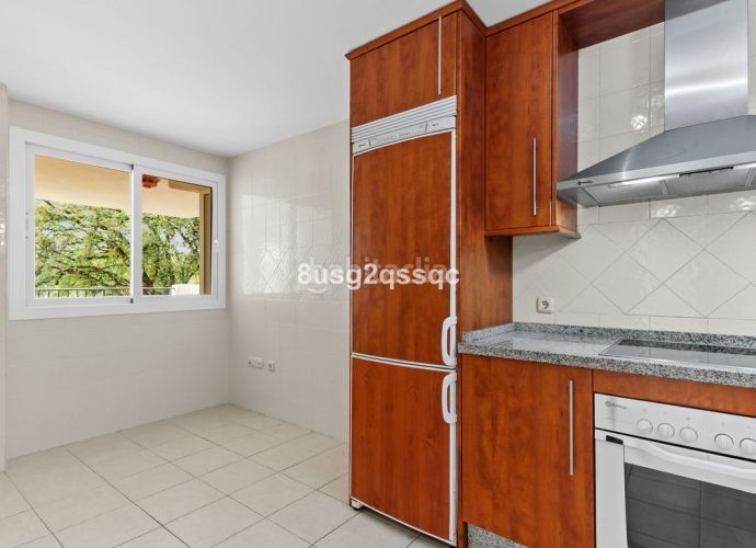 Foto 19831a2c-d3df-40c9-9725-fba5a754b4c0. Apartament a calle hiedra 6 a Elviria Marbella