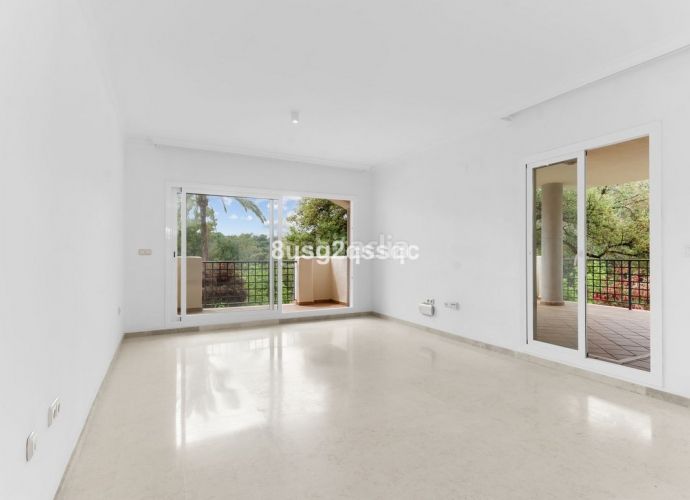 Foto 985372c7-e66d-4ec0-9523-9dbbb1731643. Apartament a calle hiedra 6 a Elviria Marbella