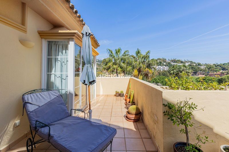 Foto 3fbc2a96-1377-4751-b82b-f4d9d39d4586. Casa adosada en urbanización golf Río Real 1d en Río Real Marbella