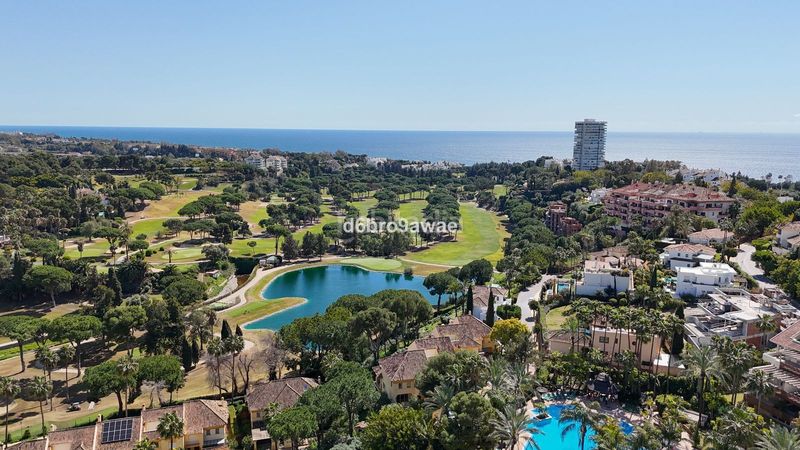 Foto 85e00436-ad71-4100-ad43-beae13b28c7c. Casa adosada en urbanización golf Río Real 1d en Río Real Marbella