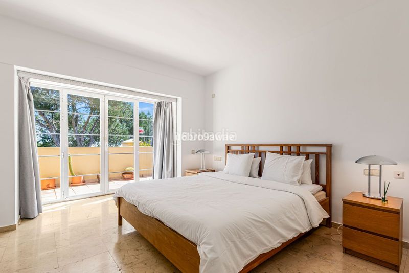 Foto c9bec1a8-ca2d-499f-8a4d-a391944f960f. Casa adosada en urbanización golf Río Real 1d en Río Real Marbella