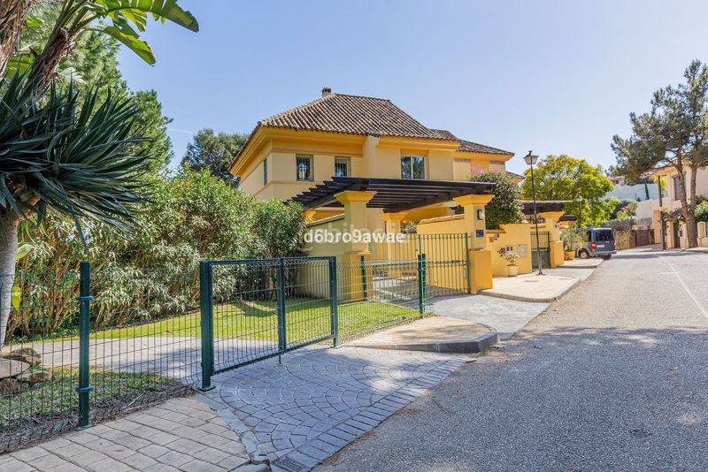 Foto cd4581aa-1893-4364-8626-837b2f996693. Casa adosada en urbanización golf Río Real 1d en Río Real Marbella