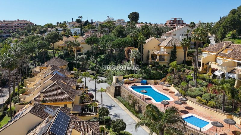 Foto db75b54a-ff43-4c52-a333-71cddafb5654. Casa adosada en urbanización golf Río Real 1d en Río Real Marbella
