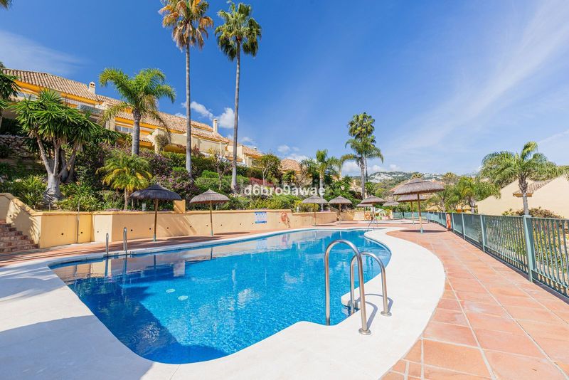 Foto e23dd87d-00c1-4d2e-bfc1-ef75d5a6b869. Casa adosada en urbanización golf Río Real 1d en Río Real Marbella
