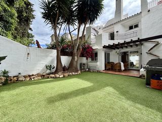 Casa adossada a Urbanización los naranjos de marbella 399