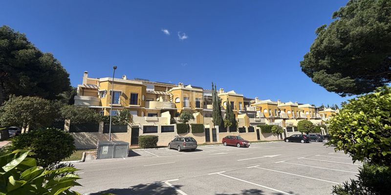 Foto c6736ff8-1b2a-482e-851d-b3236280b4c2. Casa adossada a avenida piedramar 2h a Nagüeles Alto Marbella