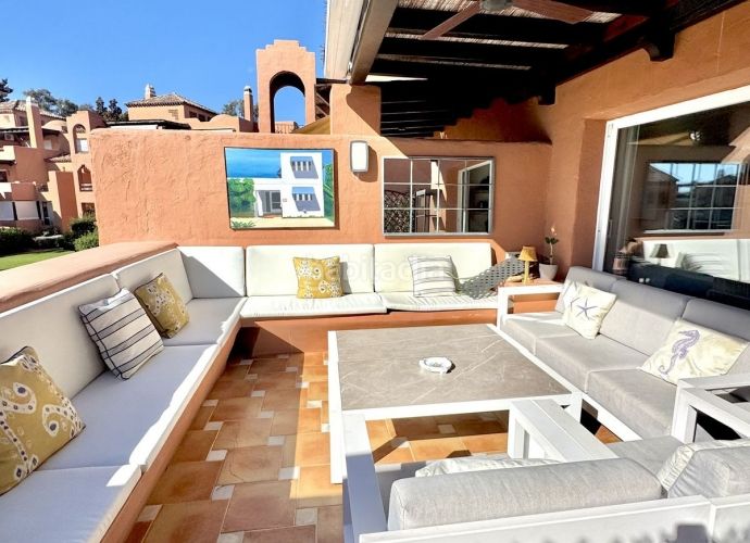 Foto 7a6a338b-b5ab-4eda-b6c9-4dfb1e81c7fa. Apartament a avenida de los andaluces 37 a Casasola Estepona