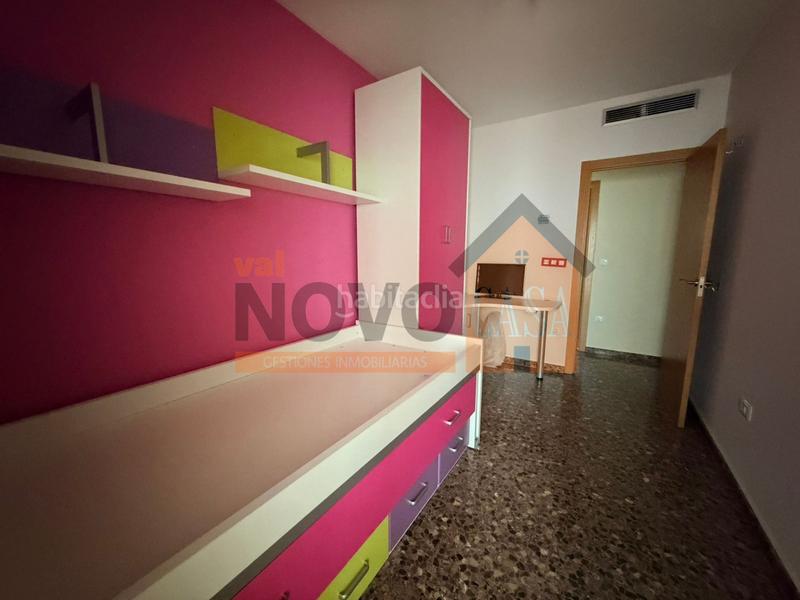 Foto b5b795bf-5d41-49b0-b2d5-d4e6c9b92129. Pis a Silla