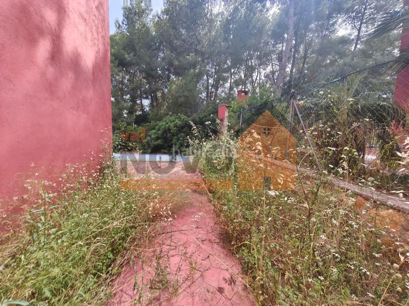 Foto d4dcaed0-1736-4b8a-b672-3ba326604a66. Casa amb piscina a La Loma Chiva