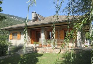 Chalet à Coma i la Pedra (La). Chalet con 4 habitaciones con parking y calefacción