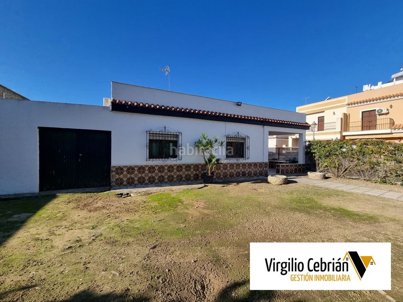 Foto 1695825b-983c-4c4d-bea9-43d61484cba5. Casa amb aparcament a Avenida de Rota Chipiona