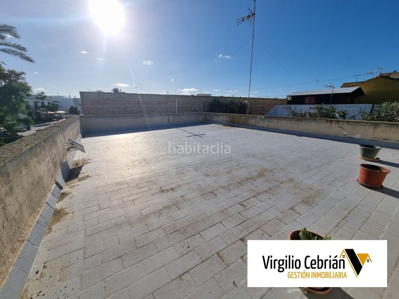Foto cbff960e-aba0-4fe0-9d4d-aeeeb887e8d0. Casa amb aparcament a Avenida de Rota Chipiona