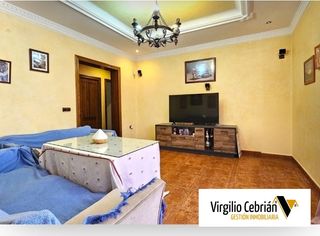 Pis a Centro. Piso en primera planta con azotea privada en zona centrose vende