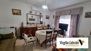 Maison à Avenida de Rota. Se vende acogedora casa independiente en planta baja en zona tra