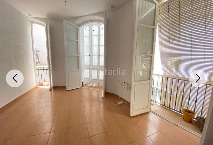 Foto 9daff4e7-9957-41bd-8eca-151360e61373. Edificio  zona ayuntamientocatedral en El Pópulo - Santa María Cádiz