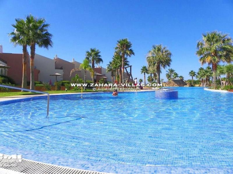 Foto f034458e-7a92-4479-a666-d232f7321b1f. Àtic amb calefacció aparcament piscina a Atlanterra Zahara de los Atunes