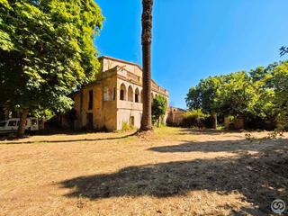 Maison à Castelló d´Empúries. Esta impresionante finca rústica, situada a solo 5 km de la cost