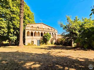 Casa a Castelló d´Empúries. Esta impresionante finca rústica, situada a solo 5 km de la cost