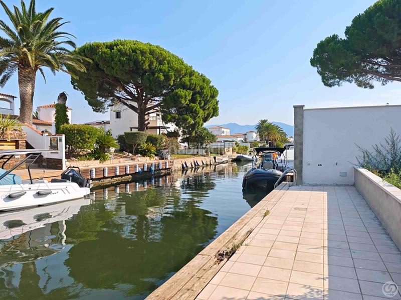 Foto 1b004be0-2f54-4a50-bea0-941a08545fb5. Casa con riscaldamento parcheggio piscina in Cap Ras - Creus - Falconera Empuriabrava