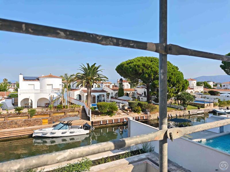 Foto ec142e0a-4386-498a-b3c2-60a9cca3daba. Casa con riscaldamento parcheggio piscina in Cap Ras - Creus - Falconera Empuriabrava