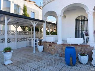 Maison jumelée à Montgrí. Tu casa ideal en empuriabrava, a pasos de la playa! disfruta de