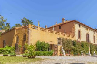 Casa en Centre. Masía palaciega protegida de 1732 en esplugues de llobregat con