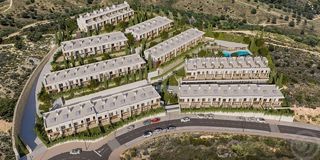 Casa adossada a La Cala Mijas. Situada en la cala de mijas, en un enclave privilegiado a escaso
