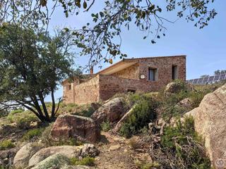 Casa en Jonquera (La). La casa de piedra llena de encanto con una vista impresionante d