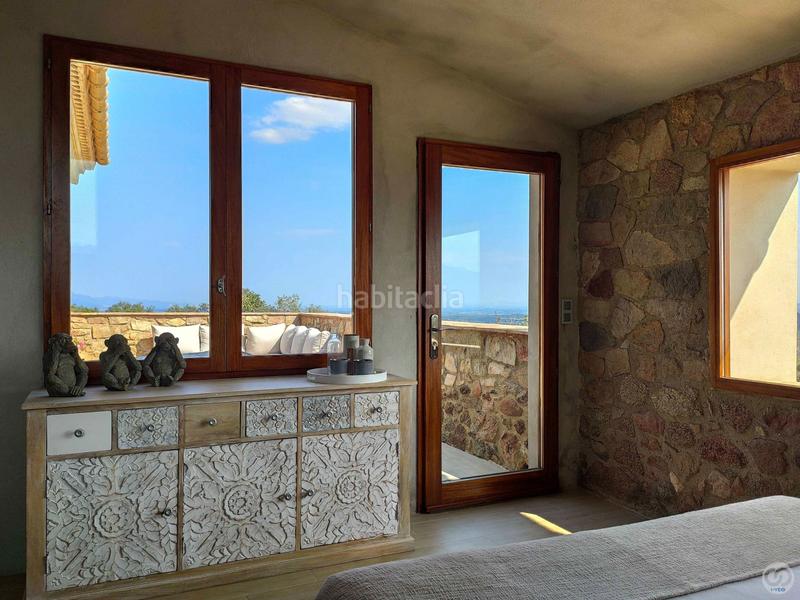 Foto 57196d38-b851-43e7-bdbe-1a590eb7a18e. Casa la casa de piedra llena de encanto con una vista impresionante de la cordillera de los pirineos así como una vista al mar desde la en Jonquera (La)