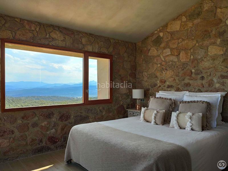 Foto 5c73345c-a88e-4038-b2fc-e5a3a1b36075. Casa la casa de piedra llena de encanto con una vista impresionante de la cordillera de los pirineos así como una vista al mar desde la en Jonquera (La)