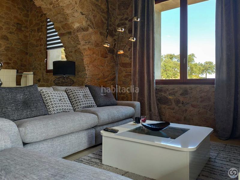 Foto 991858cb-0dba-4aa8-a959-85bca79c2088. Casa la casa de piedra llena de encanto con una vista impresionante de la cordillera de los pirineos así como una vista al mar desde la en Jonquera (La)
