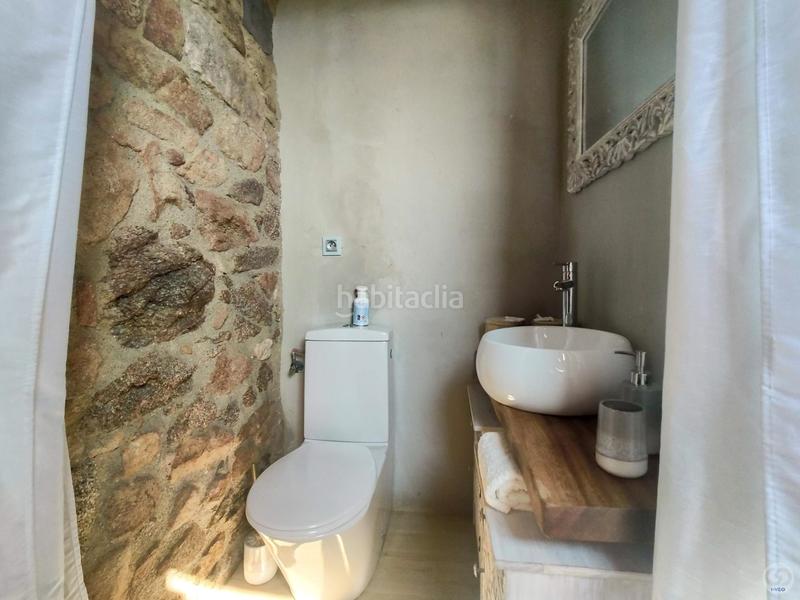 Foto ff4513ce-7249-4a8d-bd3a-317c7a7aea95. Casa la casa de piedra llena de encanto con una vista impresionante de la cordillera de los pirineos así como una vista al mar desde la en Jonquera (La)
