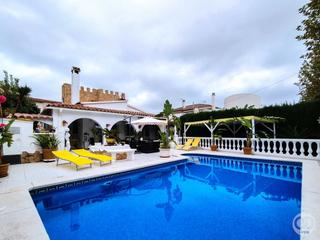 Casa a Peni. Casa tradicional de la la zona y acogedora. los principales espa