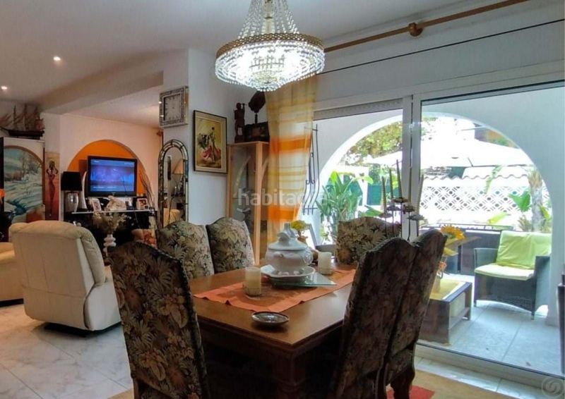 Foto c9b0c6b2-f798-4dbb-85fc-b5a2808f97fd. Casa amb calefacció aparcament piscina a Peni Empuriabrava