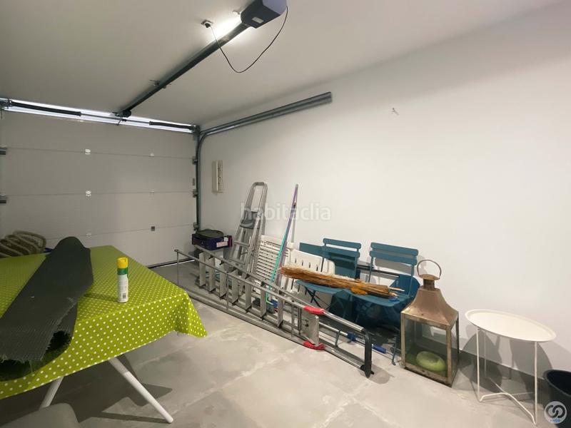 Foto 61ea967a-df89-42b3-abbb-e7fe1ebd02e9. Casa adossada amb calefacció aparcament piscina a Empuriabrava