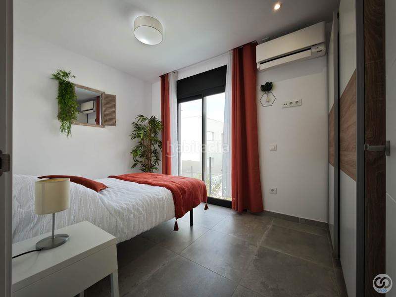 Foto a8957bb1-cfbb-40fa-b7fe-7fc29c93e202. Casa adossada amb calefacció aparcament piscina a Empuriabrava