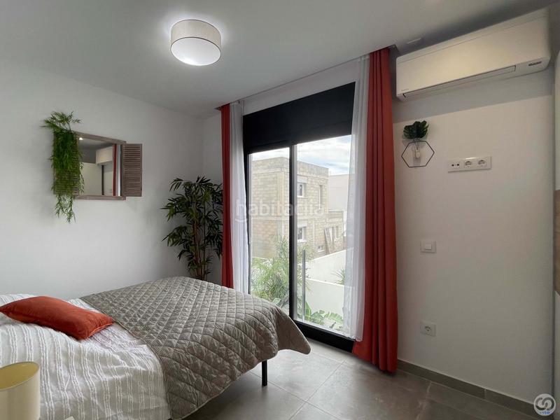 Foto b17052cd-9eb9-4eaf-8ce0-f8095a687d1c. Casa adossada amb calefacció aparcament piscina a Empuriabrava