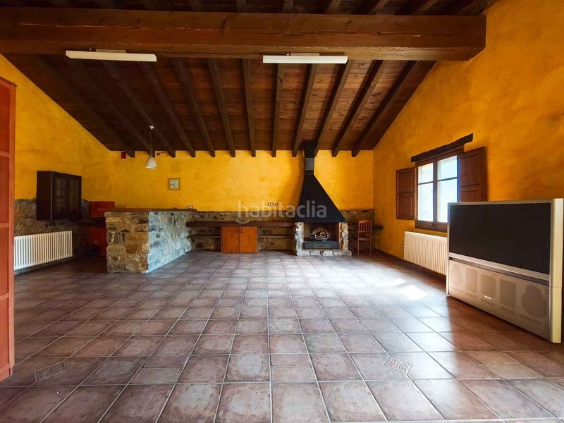 Foto 3b2a95ce-d4c4-4779-bc65-a5b3886ab9c2. Casa amb calefacció aparcament a Vall de Bianya (La)
