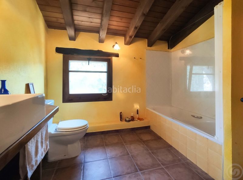 Foto 48f93b33-ac9c-4e9a-9d66-d9d2a7f6667a. Casa amb calefacció aparcament a Vall de Bianya (La)
