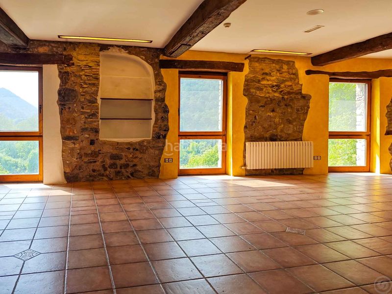 Foto 4cab772c-4644-497b-aa05-04899677b7c8. Casa amb calefacció aparcament a Vall de Bianya (La)