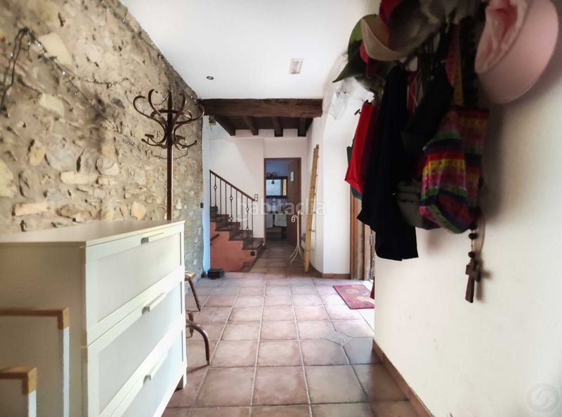 Foto b221573a-54b8-47a9-a43a-aca436963973. Casa amb calefacció aparcament a Vall de Bianya (La)