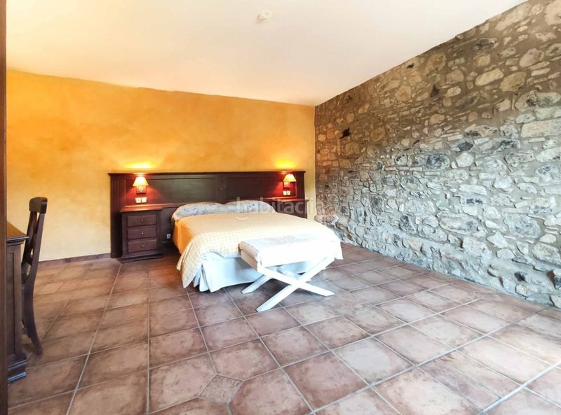 Foto cd8d28be-e0bc-4b34-ab82-570416f679ea. Casa amb calefacció aparcament a Vall de Bianya (La)