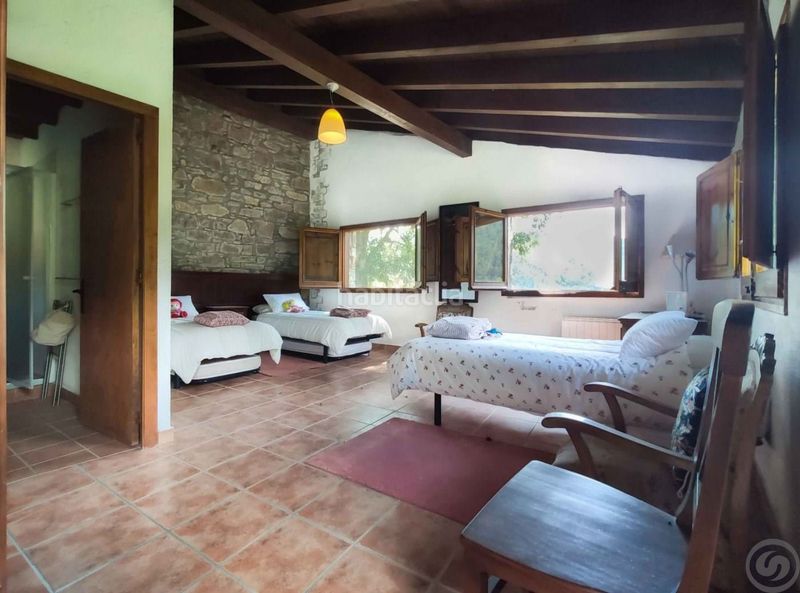 Foto f8c05d31-7a85-48d9-987c-08223eceb708. Casa amb calefacció aparcament a Vall de Bianya (La)