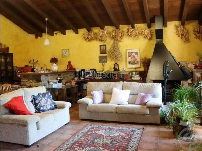 Foto fe1a7dc9-a273-47b6-8435-19ff3bbce742. Casa amb calefacció aparcament a Vall de Bianya (La)