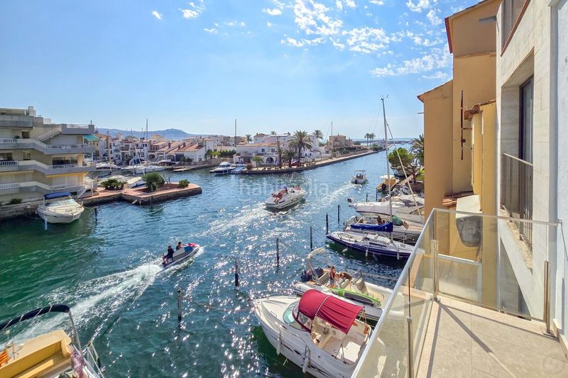 Foto cfb64895-adec-4816-850f-f2c412772674. Casa aparellada amb calefacció a Salins - Cavall de Mar Empuriabrava